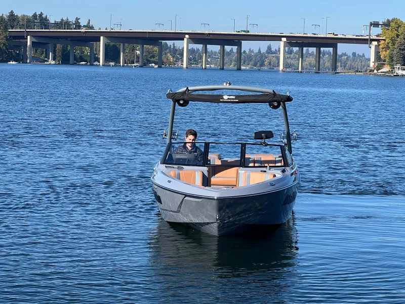 Slide: The Image of Malibu Wakesetter 22 LSV 2025 - 3