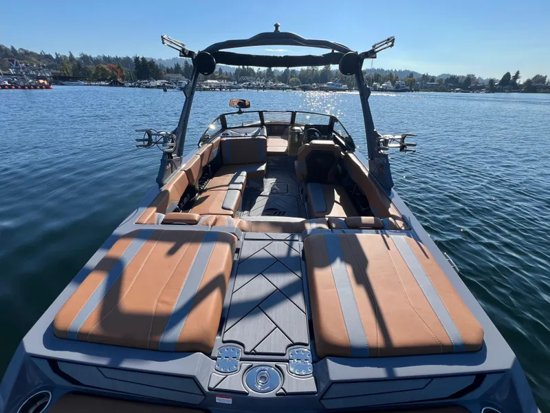Slide: The Image of Malibu Wakesetter 22 LSV 2025 - 9