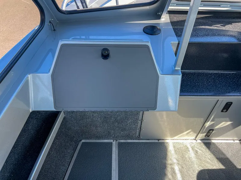 Slide: The Image of North River 21' Commander 2025 - 10