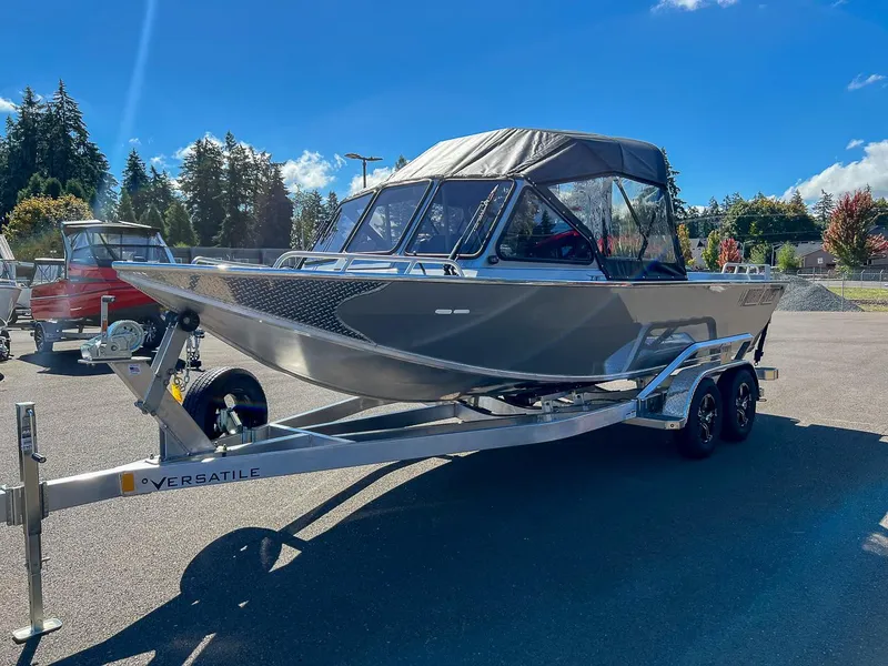 Slide: The Image of North River 21' Commander 2025 - 6