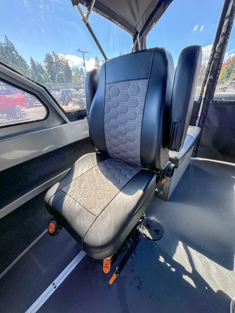 Slide: The Image of North River 21' Commander 2026 - 11