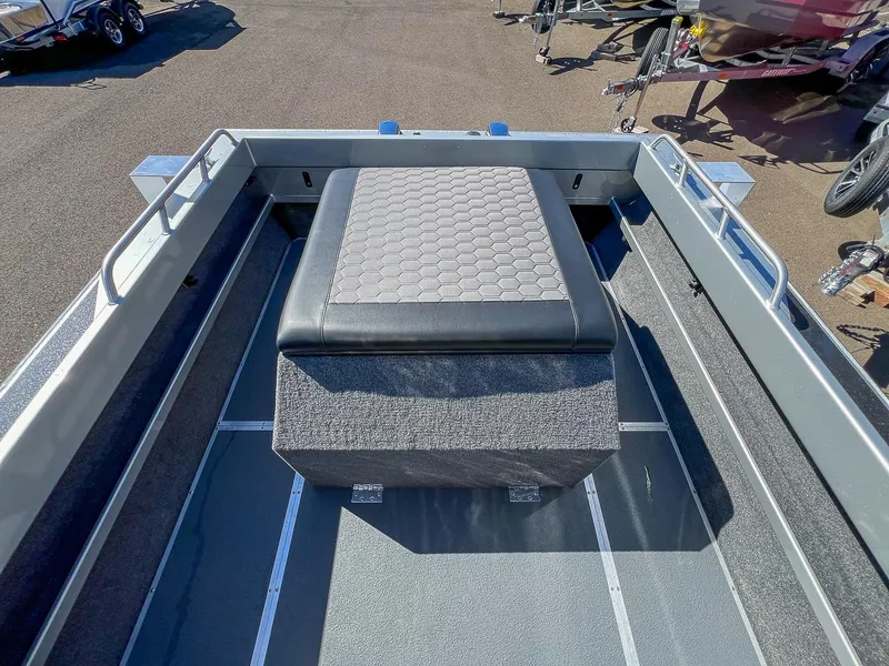 Slide: The Image of North River 21' Commander 2026 - 14