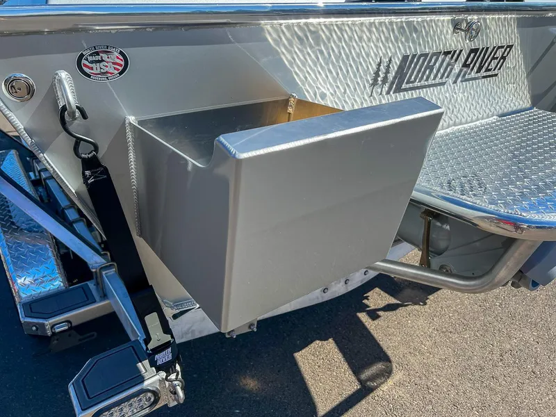 Slide: The Image of North River 21' Commander 2026 - 17