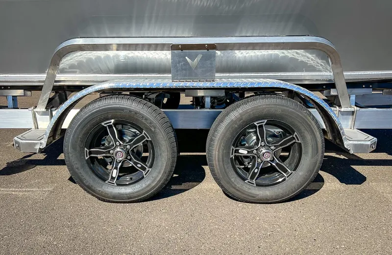 Slide: The Image of North River 21' Commander 2026 - 19