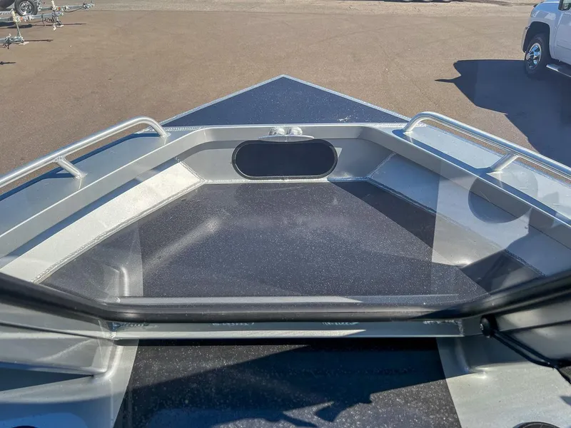 Slide: The Image of North River 21' Commander 2026 - 7