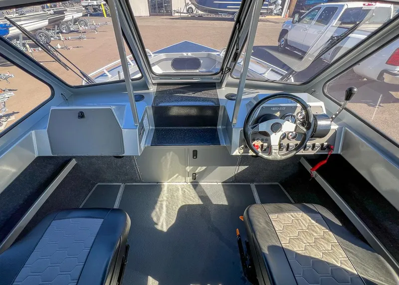 Slide: The Image of North River 21' Commander 2026 - 8