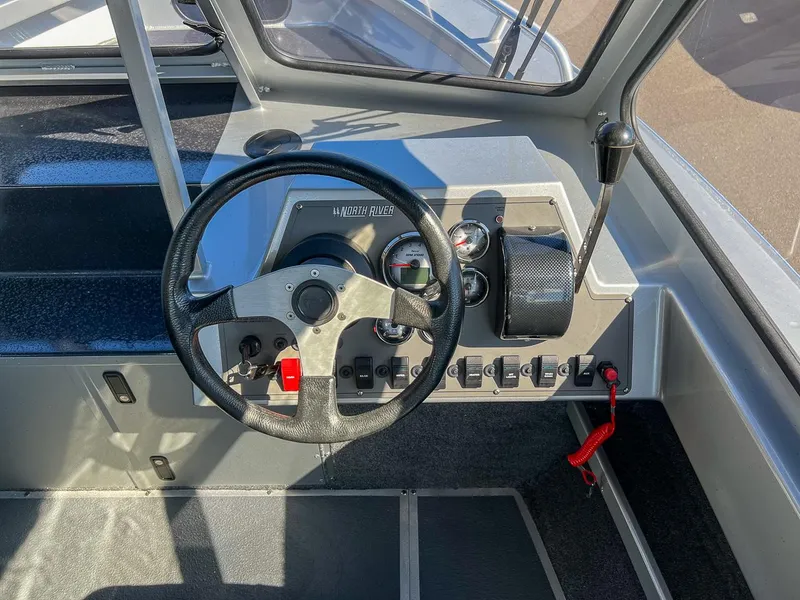 Slide: The Image of North River 21' Commander 2026 - 9