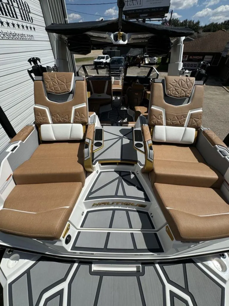 Slide: The Image of 2025 Nautique PARAGON 23 boat interior with luxurious seating and modern design. - 10