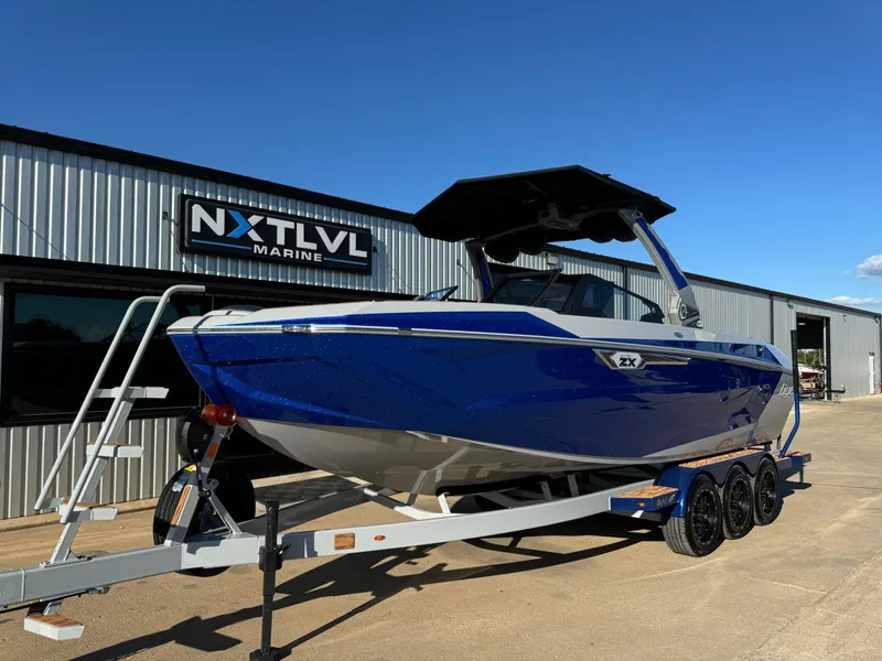 Slide: The Image of Tigé Ultré 25ZX 2025 - 11