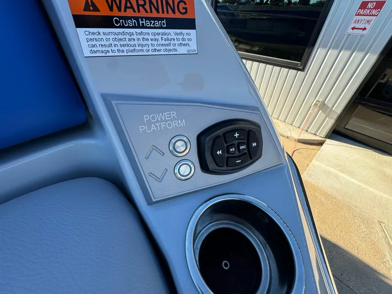 Slide: The Image of Tigé Ultré 25ZX 2025 - 13