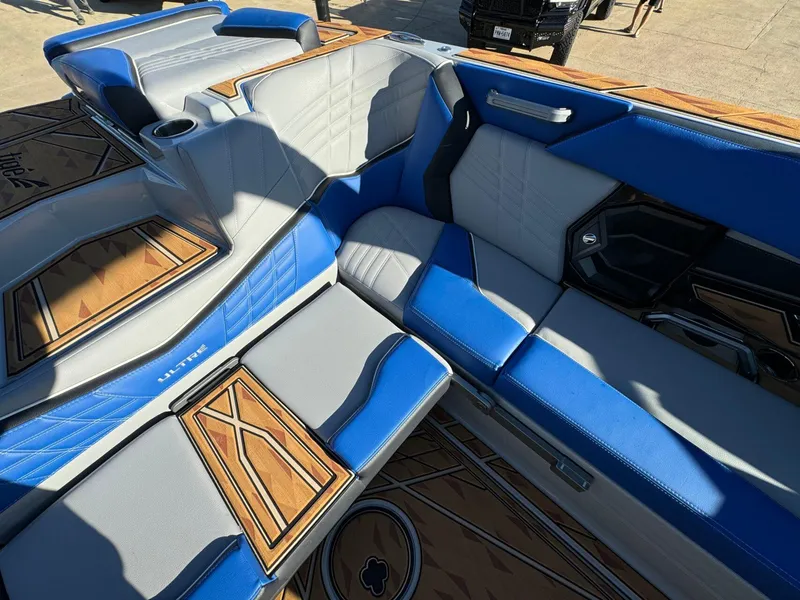 Slide: The Image of Tigé Ultré 25ZX 2025 - 18