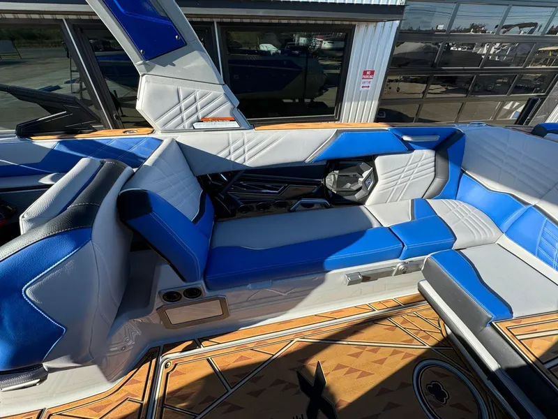 Slide: The Image of Tigé Ultré 25ZX 2025 - 26