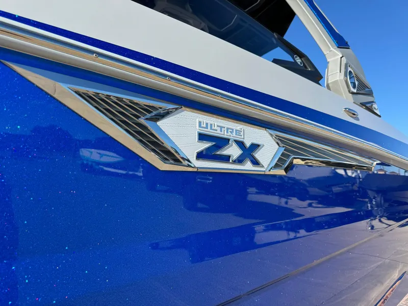 Slide: The Image of Tigé Ultré 25ZX 2025 - 3