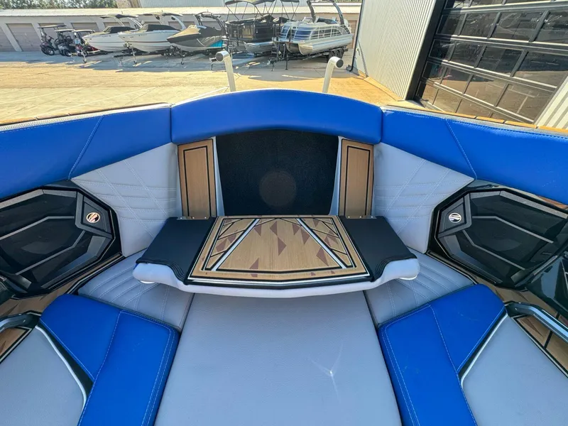 Slide: The Image of Tigé Ultré 25ZX 2025 - 39