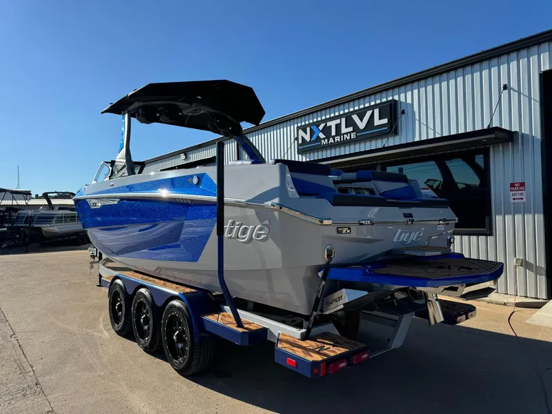 Slide: The Image of Tigé Ultré 25ZX 2025 - 4