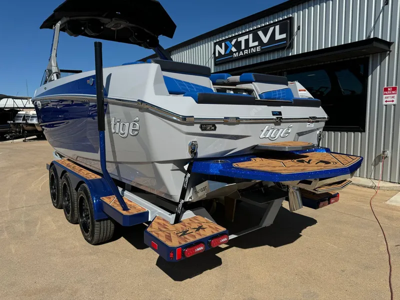 Slide: The Image of Tigé Ultré 25ZX 2025 - 5