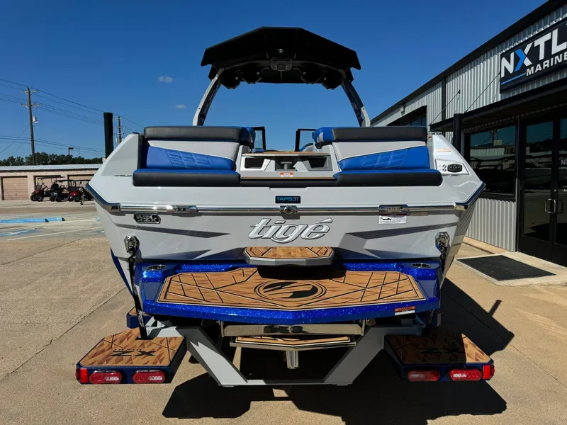 Slide: The Image of Tigé Ultré 25ZX 2025 - 6