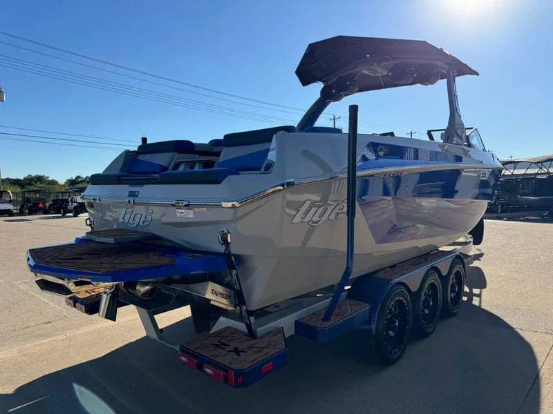 Slide: The Image of Tigé Ultré 25ZX 2025 - 9