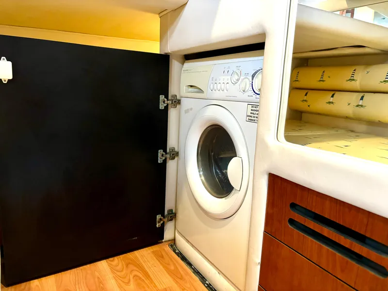 Slide: The Image of Sea Ray 480 Sedan Bridge 2004 - 16