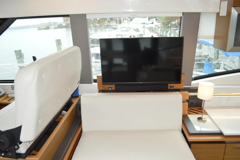 Slide: The Image of Tiara 49 Coupe - TV - 19