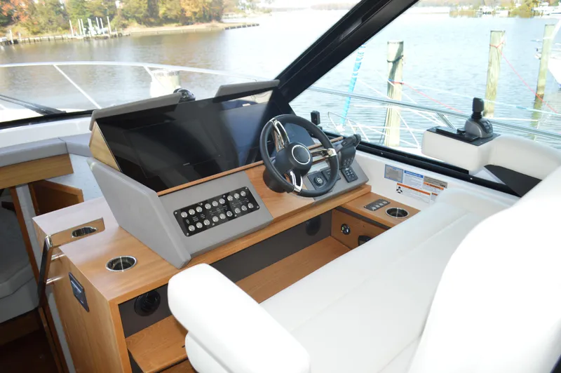 Slide: The Image of Tiara 49 Coupe - Helm (2) - 23