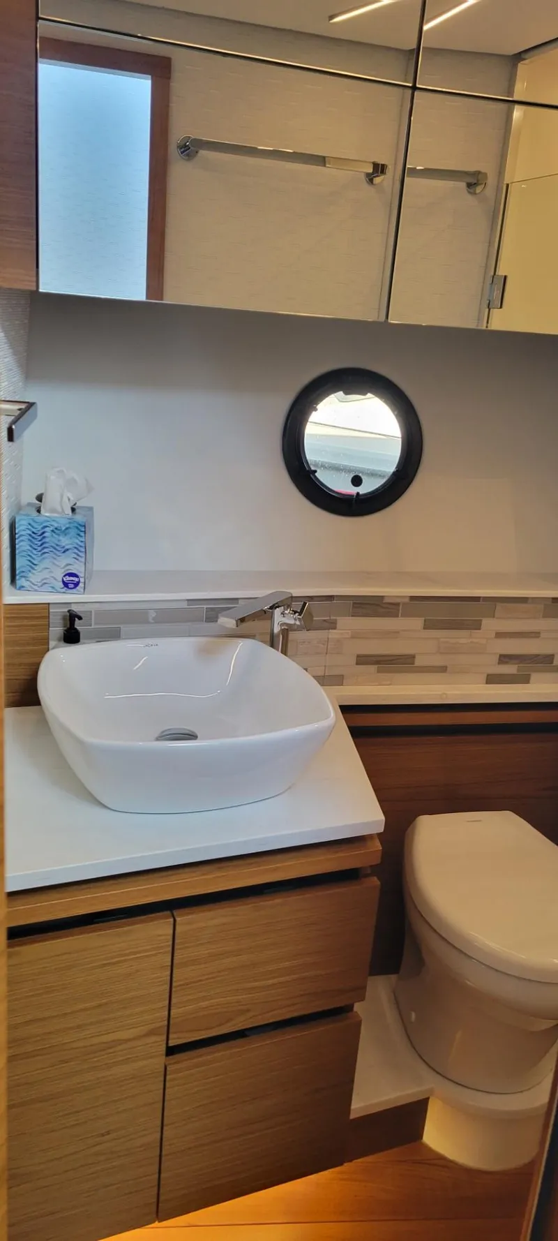 Slide: The Image of Tiara 49 Coupe - Guest Head (4) - 35