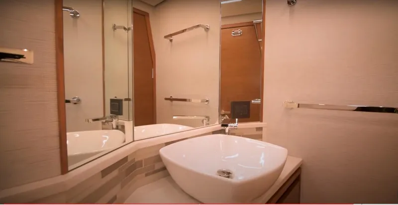 Slide: The Image of Tiara 49 Coupe - Head (3) - 52