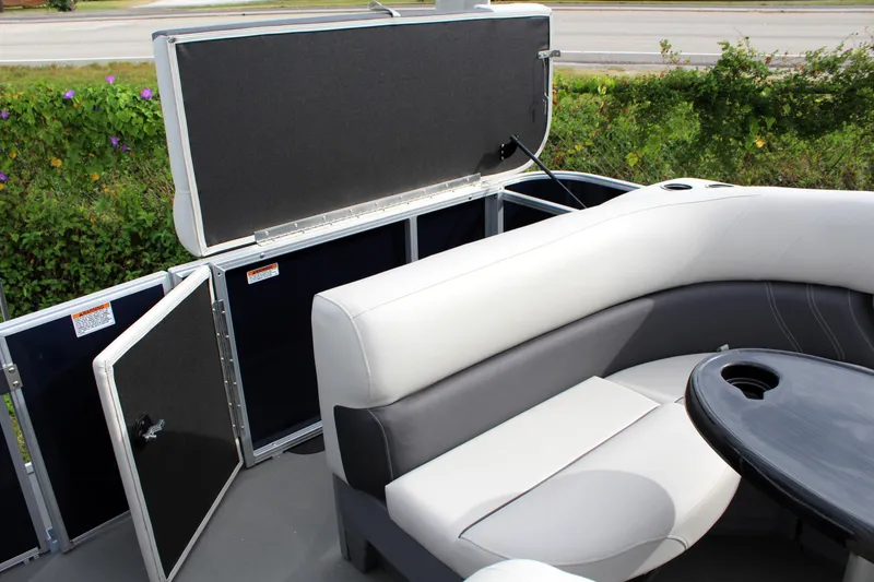 Slide: The Image of 2025 Sylvan Mirage 820 CRS - 14