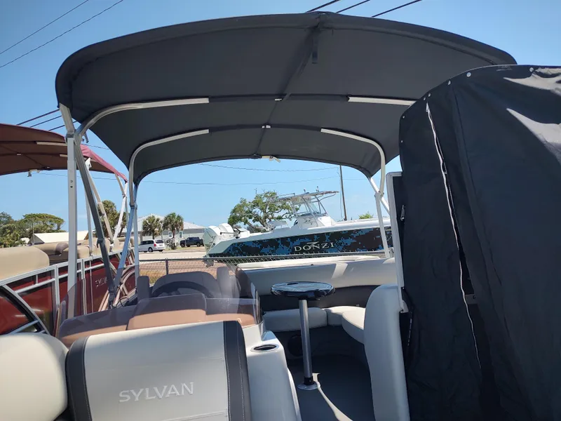 Slide: The Image of 2025 Sylvan Mirage 820 CRS - 18