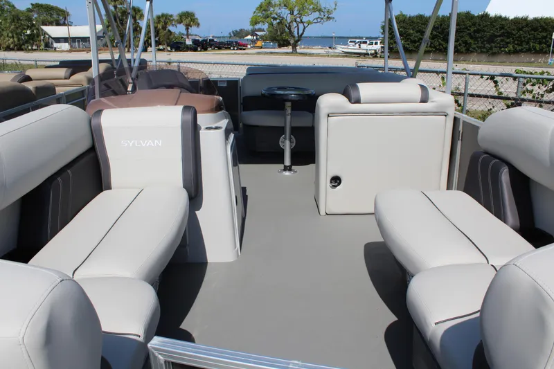 Slide: The Image of Sylvan Mirage 820 CRS - 3