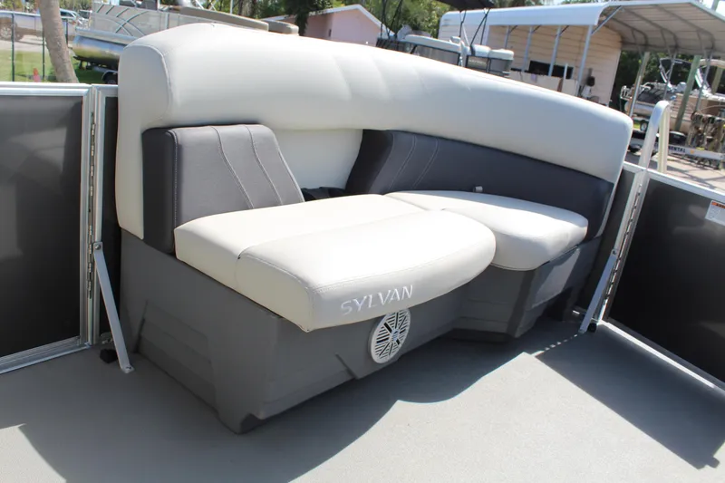 Slide: The Image of Sylvan Mirage 820 CRS - 9