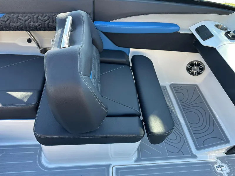 Slide: The Image of Regal LS4 Surf 2025 - 65