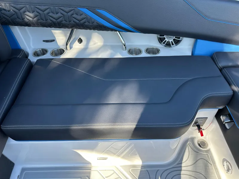 Slide: The Image of Regal LS4 Surf 2025 - 73