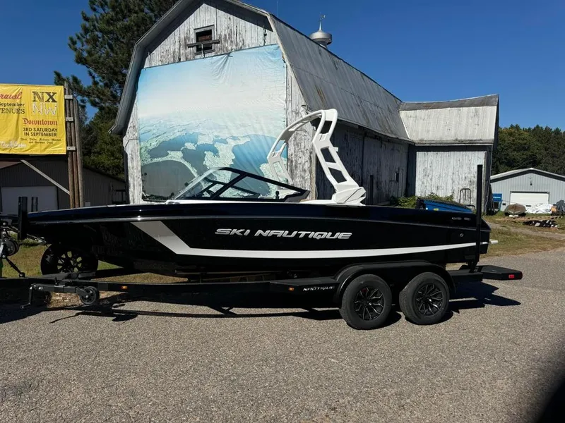 Slide: The Image of Nautique ski 200 2025 - 11