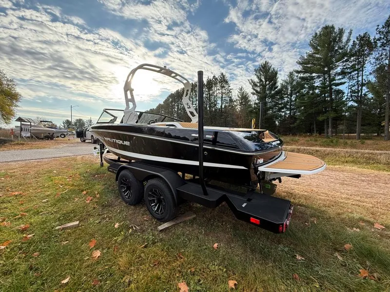 Slide: The Image of Nautique ski 200 2025 - 12