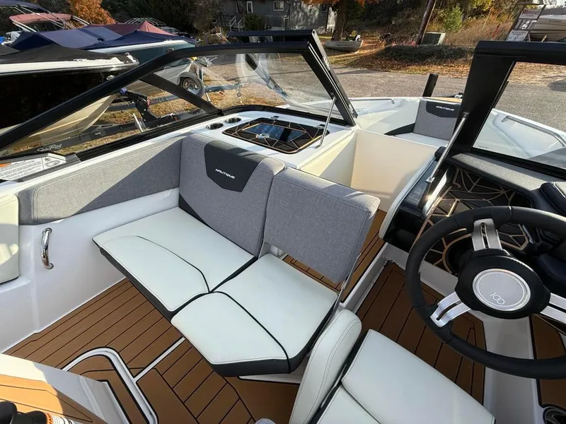 Slide: The Image of Nautique ski 200 2025 - 21