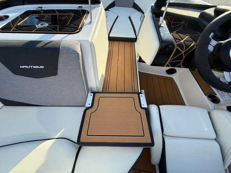 Slide: The Image of Nautique ski 200 2025 - 22