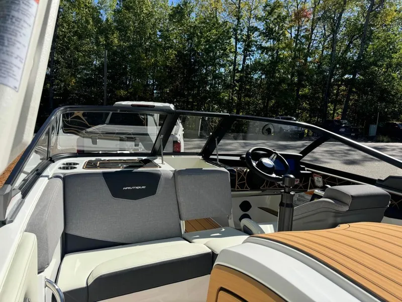 Slide: The Image of Nautique ski 200 2025 - 24