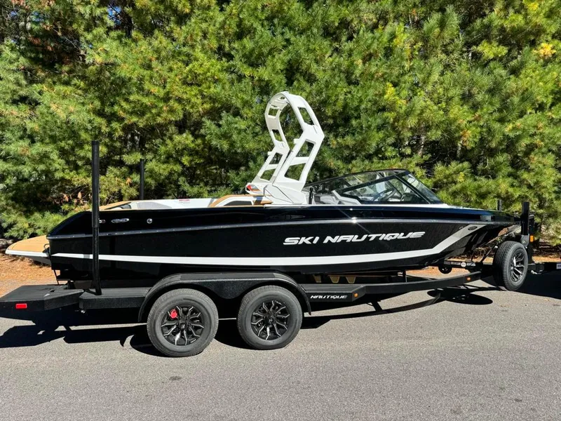 Slide: The Image of Nautique ski 200 2025 - 3