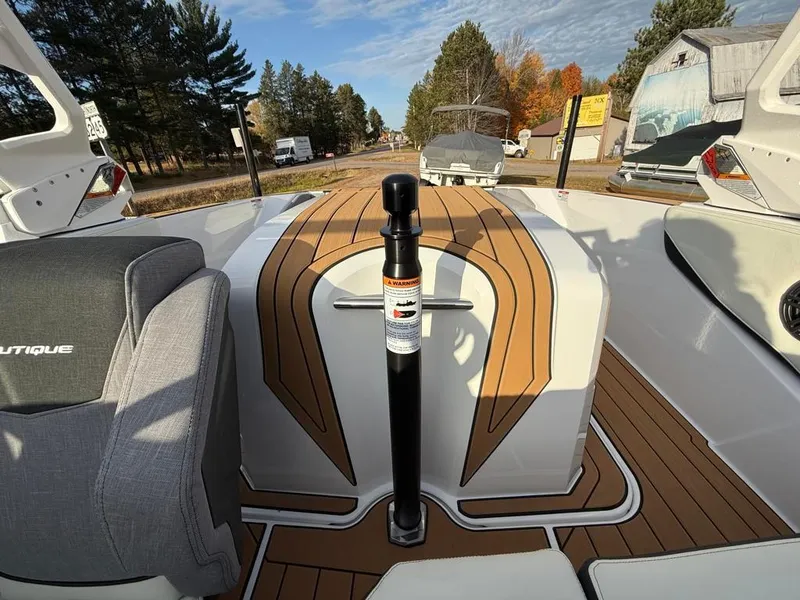 Slide: The Image of Nautique ski 200 2025 - 34