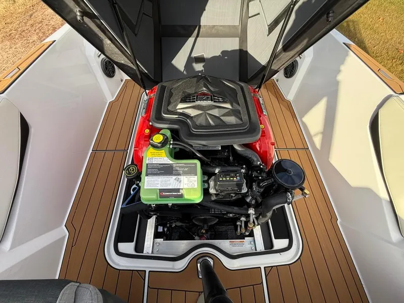 Slide: The Image of Nautique ski 200 2025 - 35