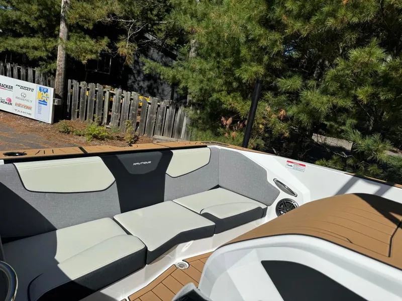 Slide: The Image of Nautique ski 200 2025 - 39