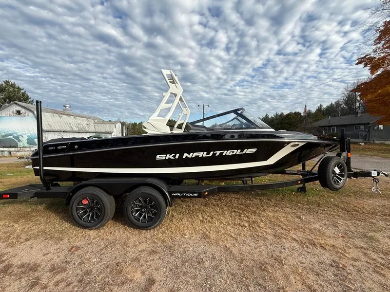 Slide: The Image of Nautique ski 200 2025 - 4