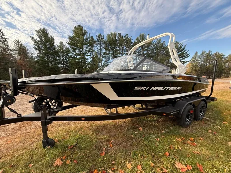 Slide: The Image of Nautique ski 200 2025 - 8