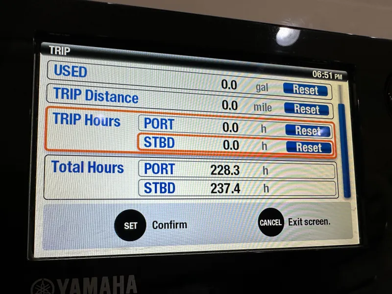 Slide: The Image of Yamaha boat display showing trip and total hours for Pursuit S 280 Sport, 2014. - 15