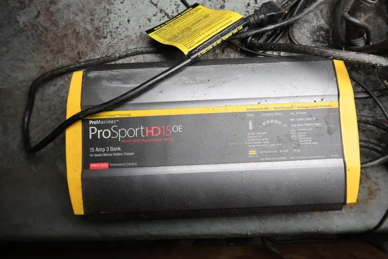 Slide: The Image of ProMariner ProSport HD15 battery charger on a ProCraft 181 Combo, 2005 model. - 19