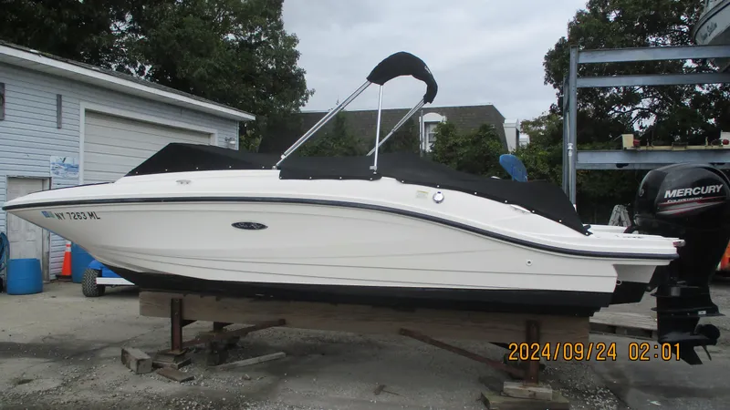 Slide: The Image of 2016 Sea Ray 21SPX-OB boat with Mercury outboard motor on a stand. - 0