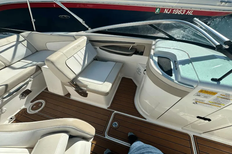 Slide: The Image of Sea Ray 240 SDX 2013 - 18