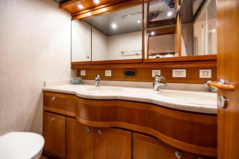 Slide: The Image of Bertram 670E 2004 - 15