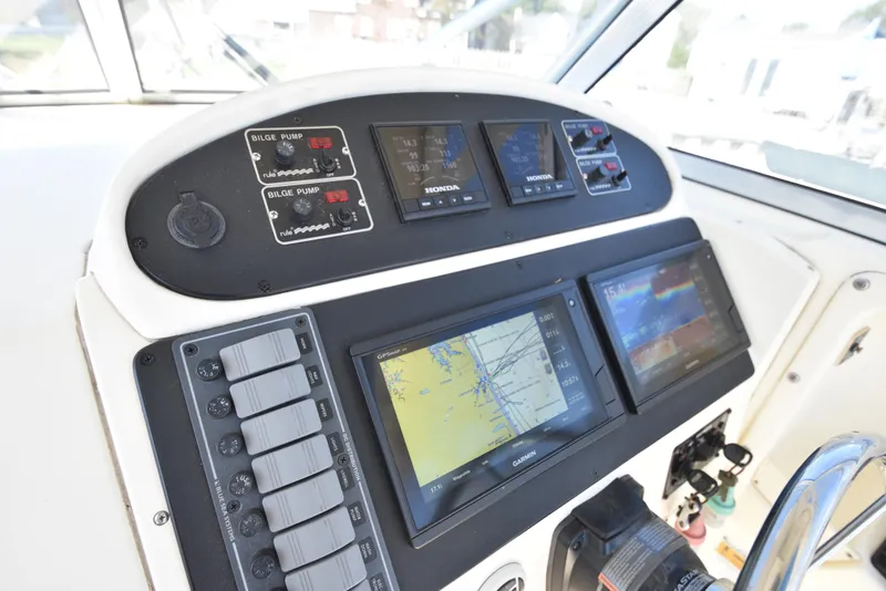 Slide: The Image of World Cat 270 EC 2003 - 7